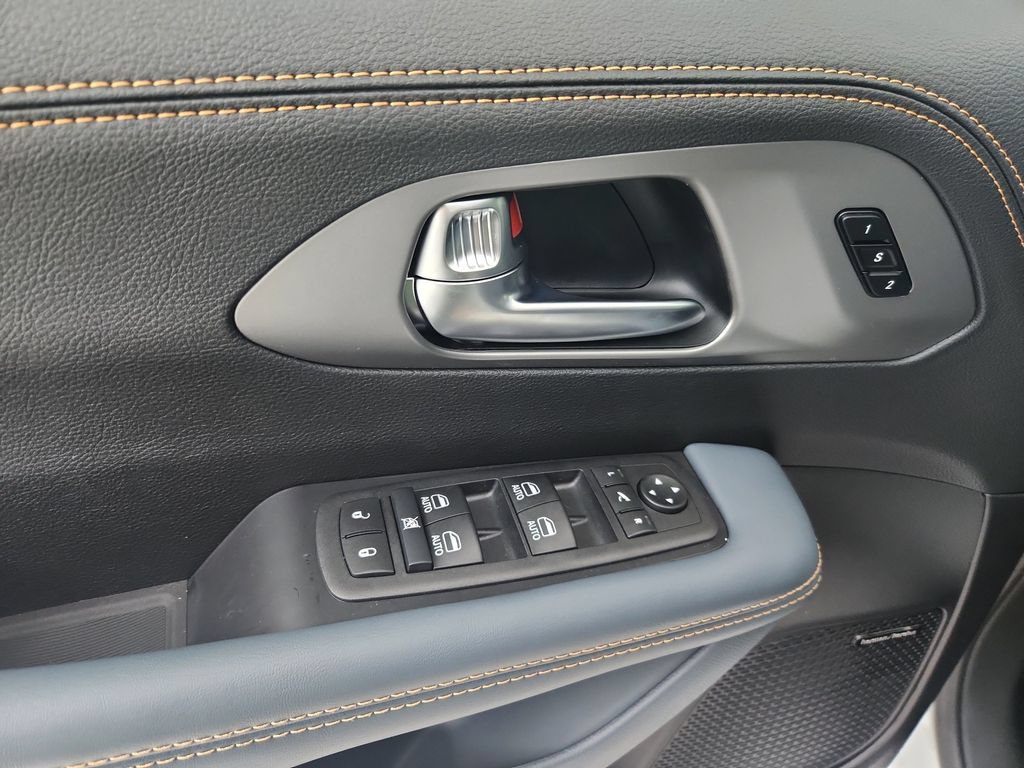 New 2027 Chrysler Pacifica Pinnacle w/ Theater Group AWD/4WD image 20
