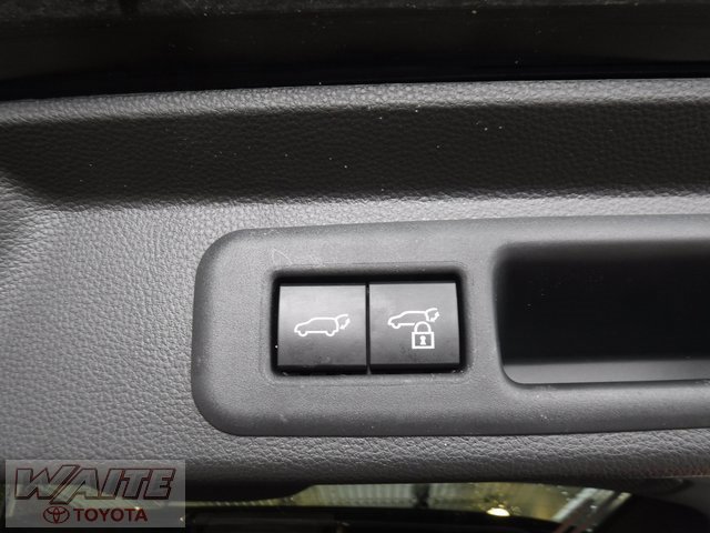 Certified 2024 Toyota Sequoia Platinum image 32