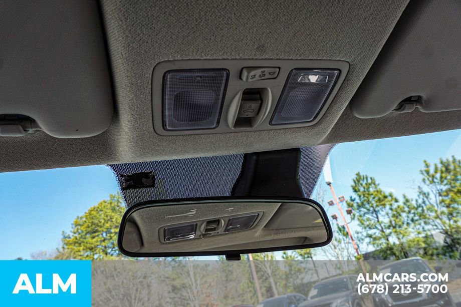 Used 2025 Hyundai Venue SEL image 33