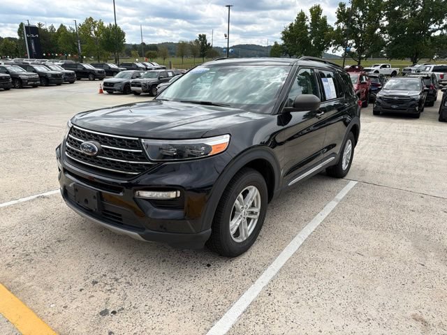 Used 2023 Ford Explorer XLT w/ Equipment Group 202A AWD/4WD image 4