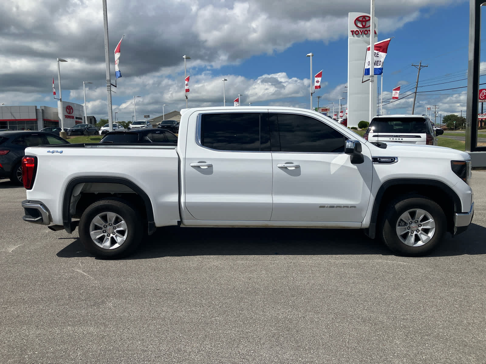Used 2025 GMC Sierra 1500 SLE AWD/4WD image 8