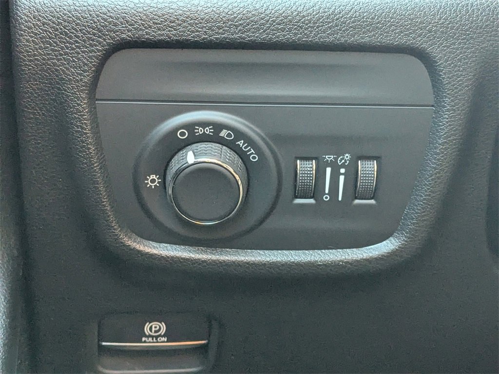 New 2025 Jeep Grand Cherokee Laredo X w/ Trailer Tow Package image 22