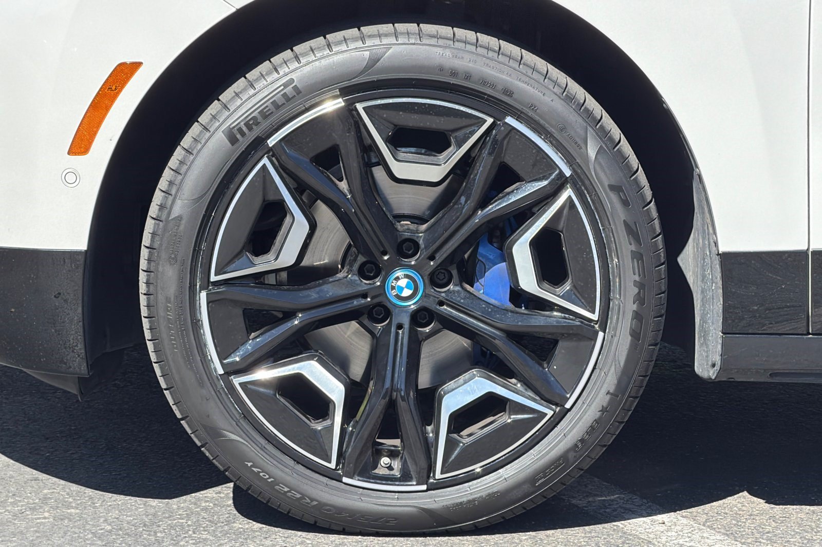 Used 2024 BMW iX xDrive50 w/ Sport Package AWD/4WD image 10