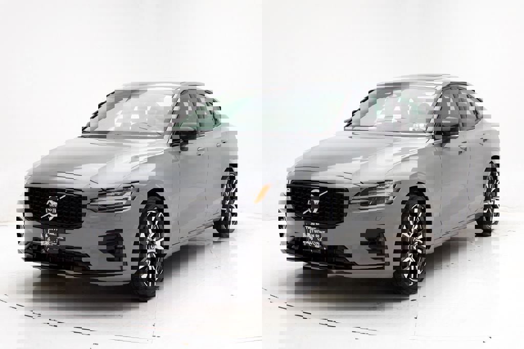 Used 2025 Volvo S60 B5 Core image 6