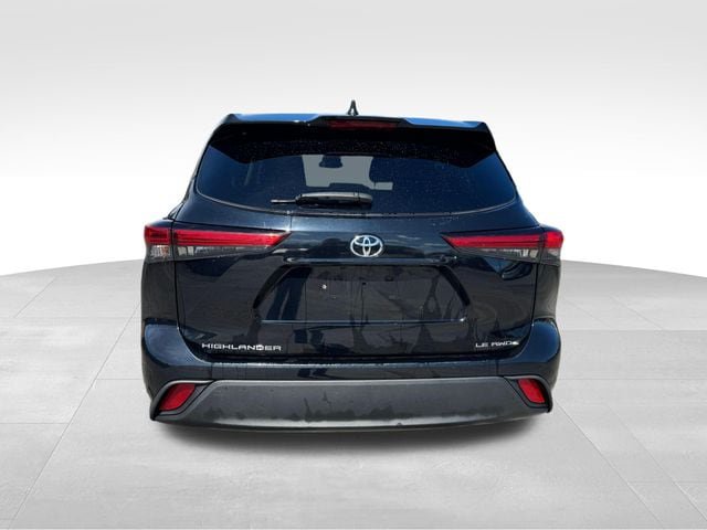 Used 2022 Toyota Highlander LE AWD/4WD image 38