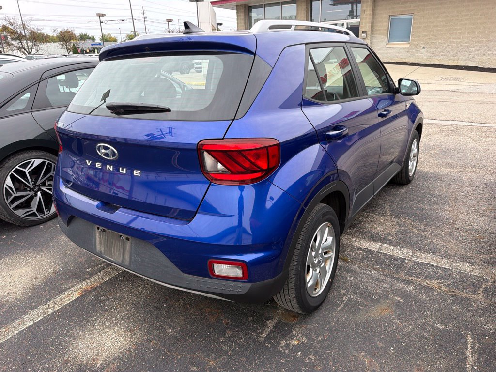 Used 2020 Hyundai Venue SEL w/ Convenience Package FWD image 4