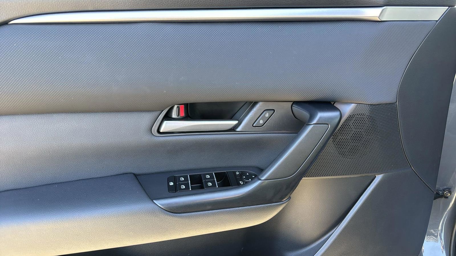 Used 2024 MAZDA CX-50 AWD 2.5 S w/ Premium Package image 12