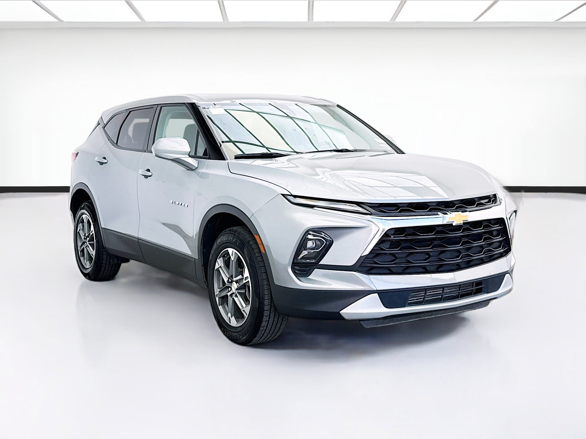 Used 2025 Chevrolet Blazer LT FWD image 3