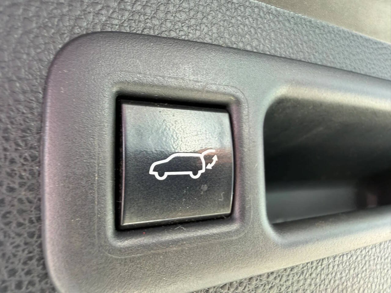 Used 2020 Toyota Highlander XLE AWD/4WD image 25