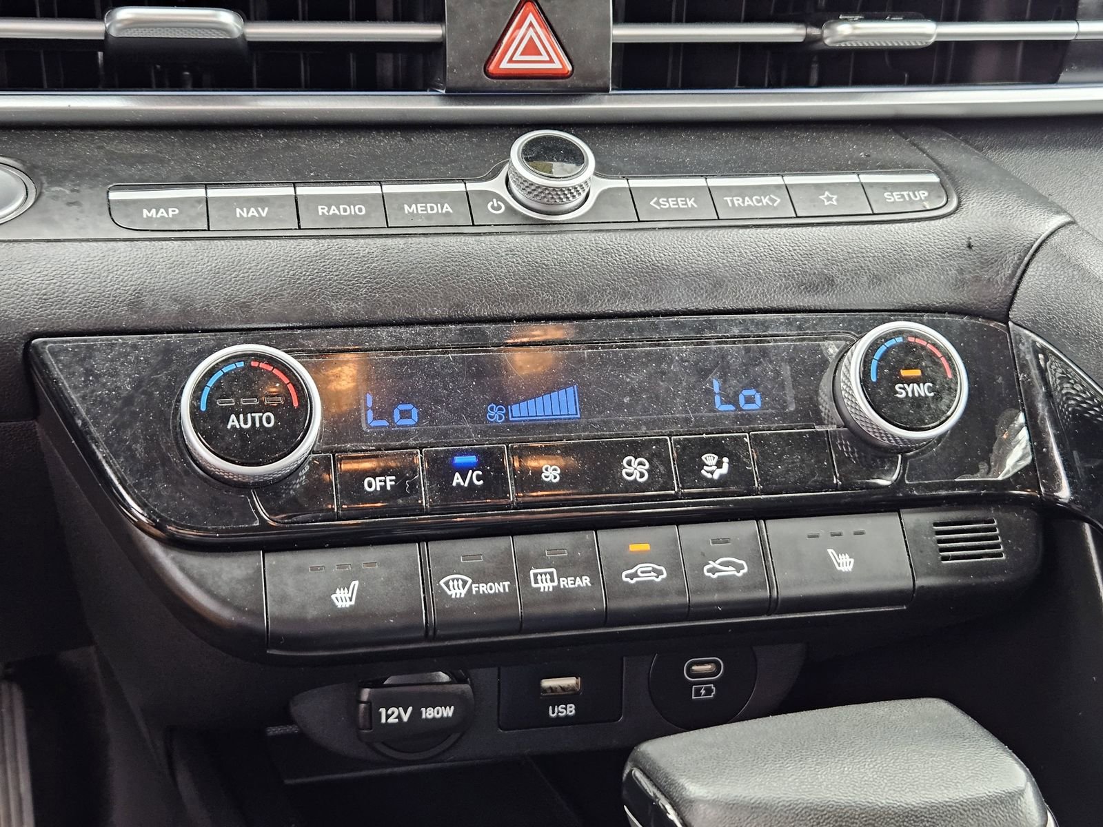 Used 2024 Hyundai Elantra SEL w/ Convenience Package FWD image 20