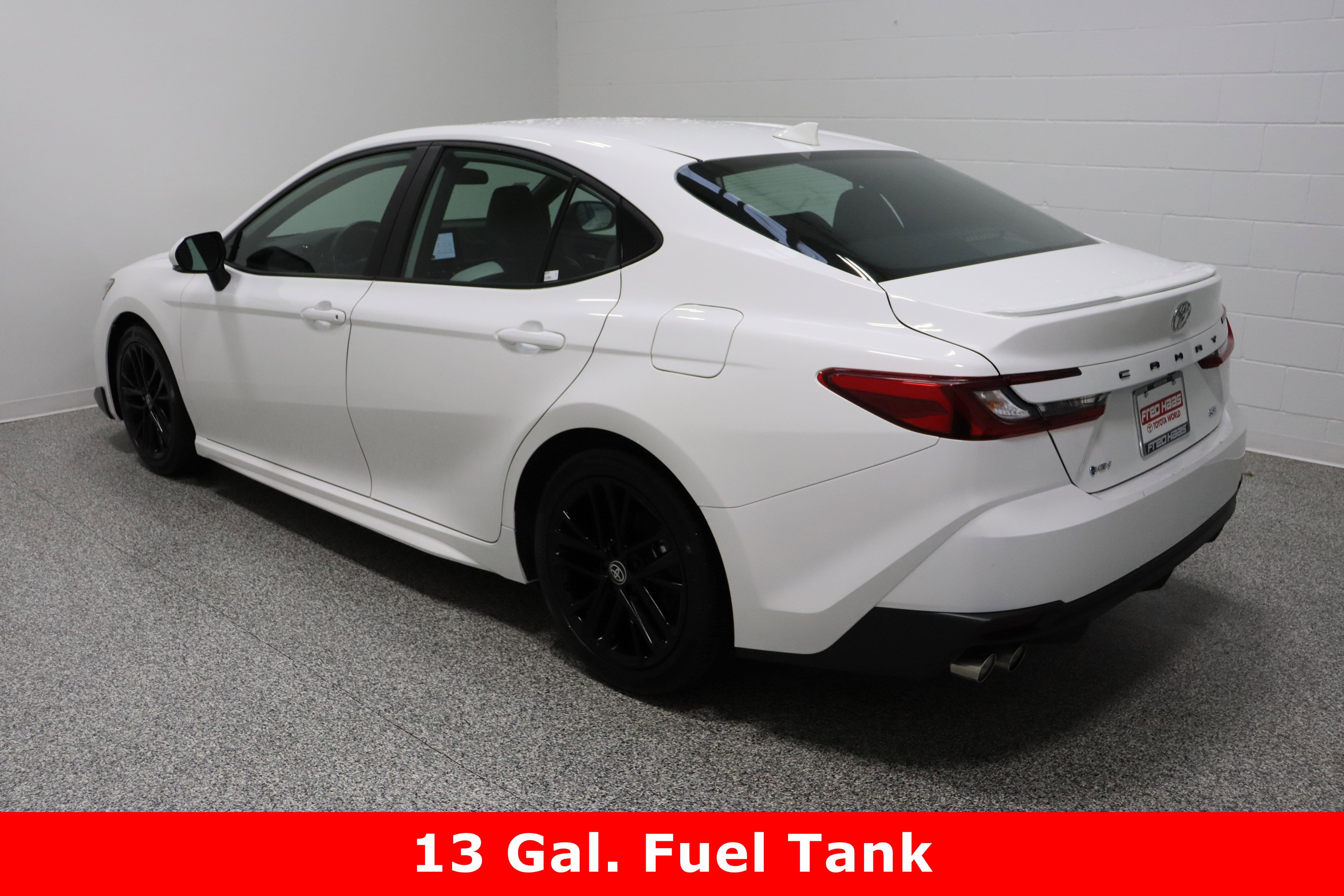 Used 2025 Toyota Camry SE image 9