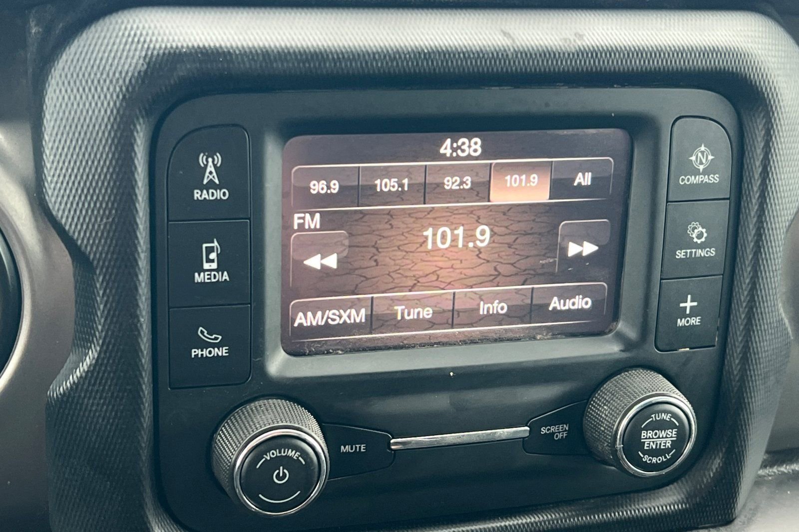 Used 2021 Jeep Gladiator Sport image 17