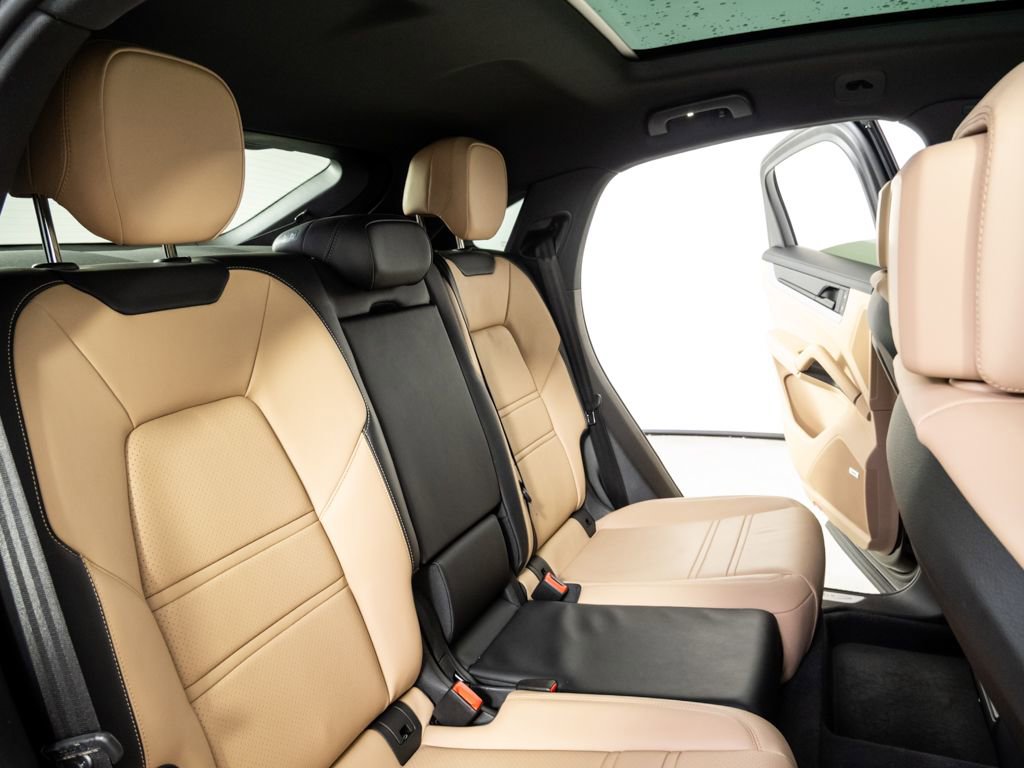 Certified 2024 Porsche Cayenne Base image 23