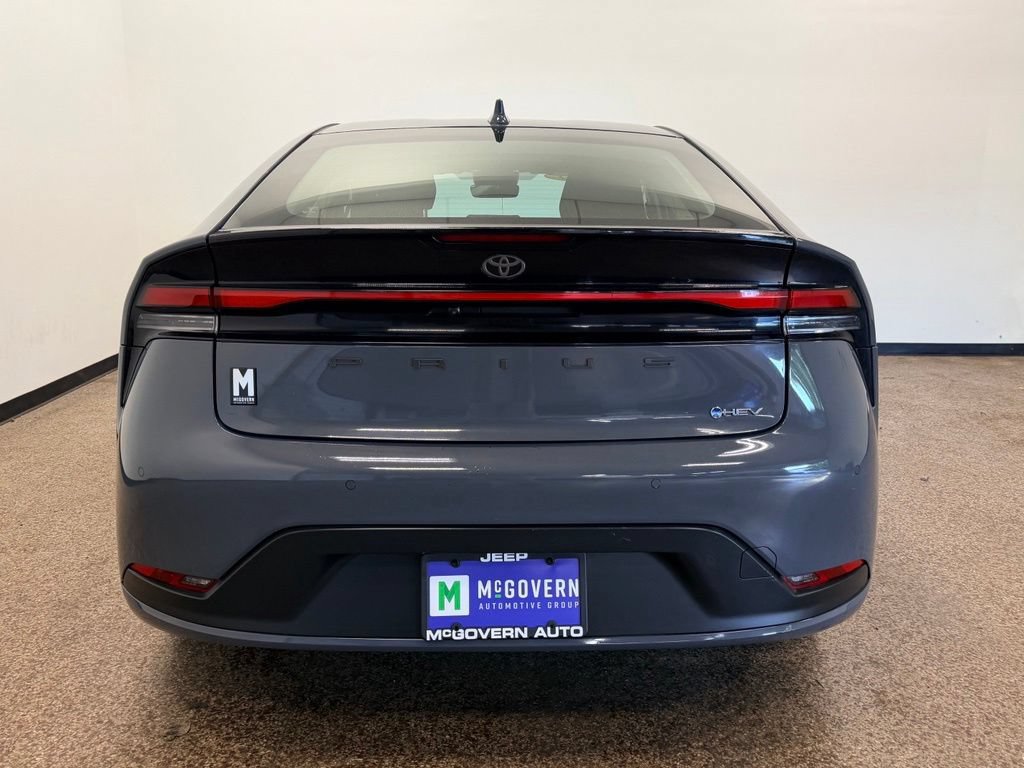 Used 2023 Toyota Prius LE FWD image 5