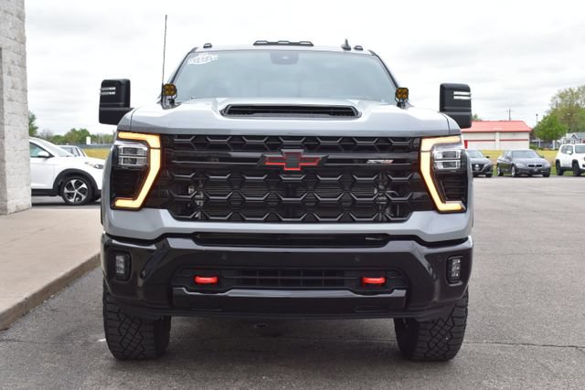 Used 2025 Chevrolet Silverado 2500 ZR2 w/ Technology Package AWD/4WD image 13