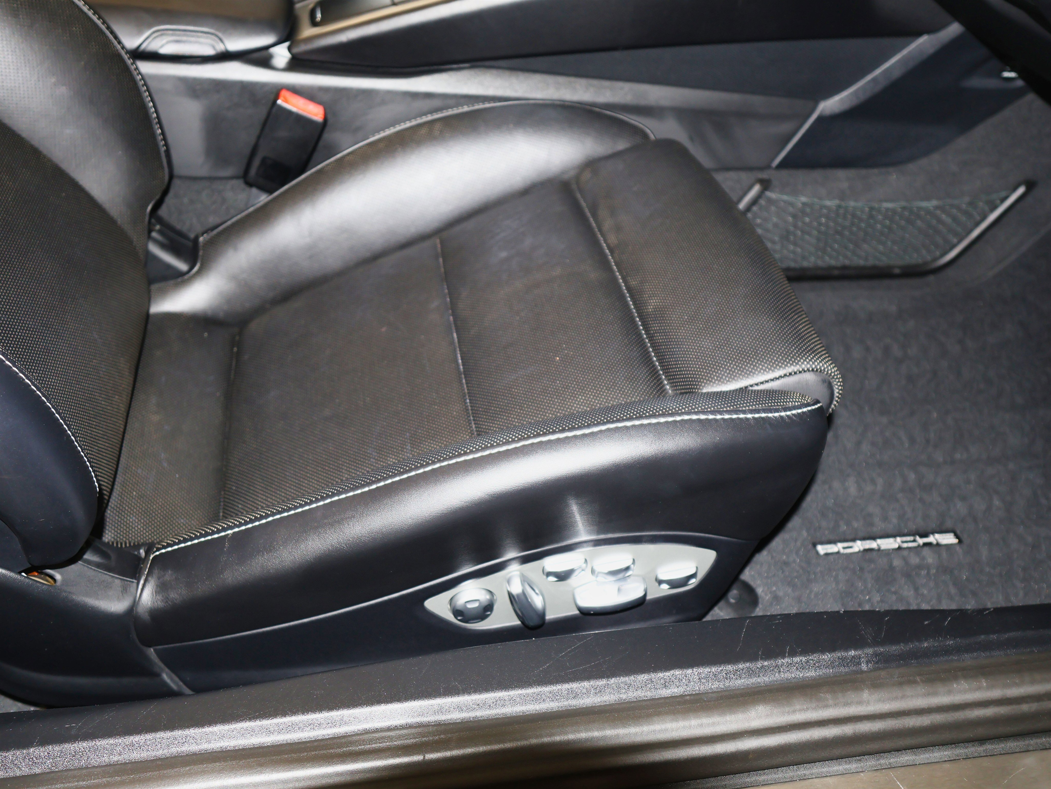 Used 2016 Porsche 911 Turbo image 45