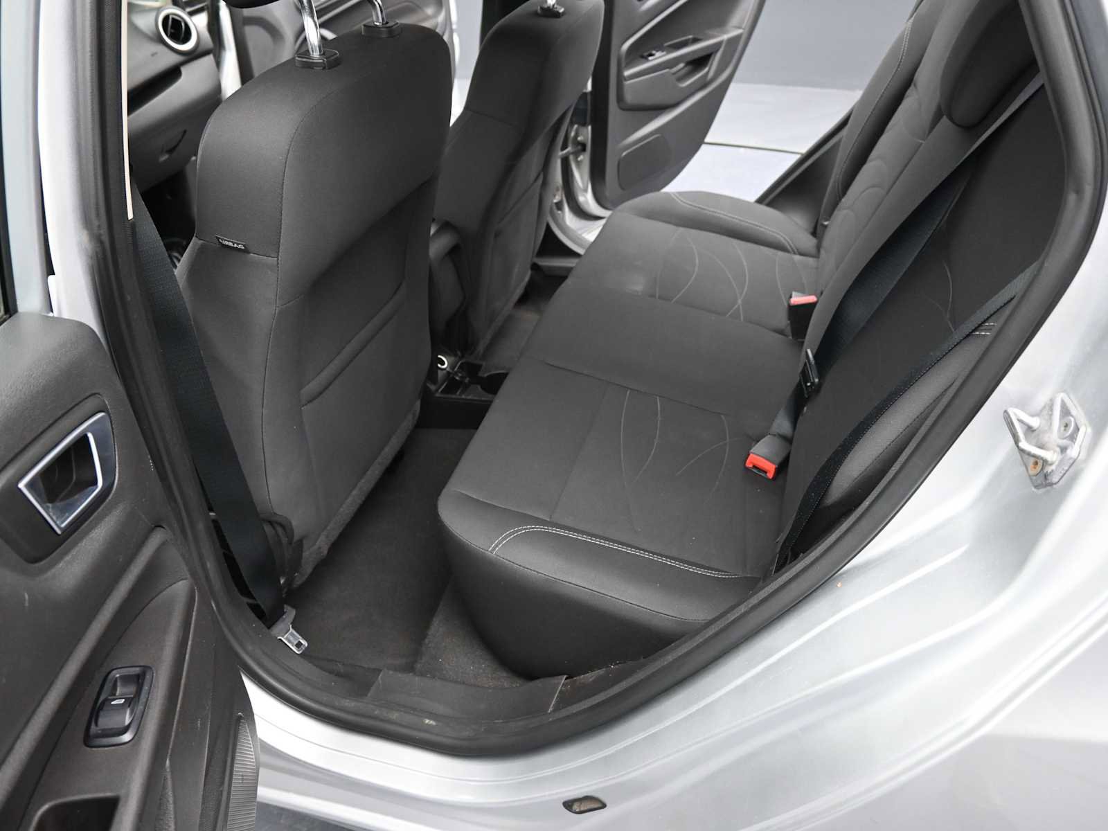 Used 2016 Ford Fiesta SE w/ Cold Weather Package FWD image 13