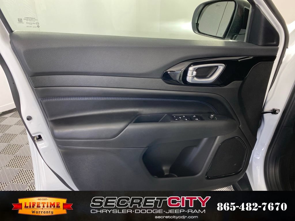 New 2026 Jeep Compass Latitude AWD/4WD image 12