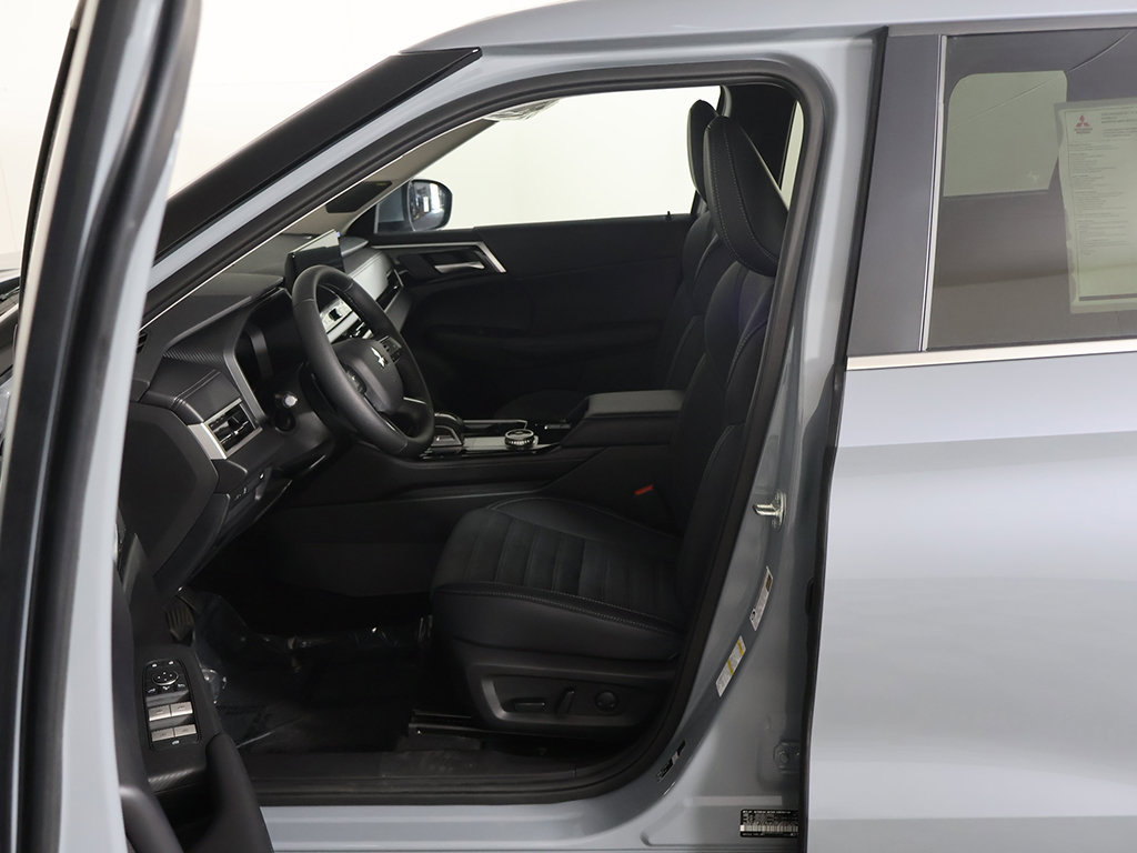 New 2026 Mitsubishi Outlander SE FWD image 30