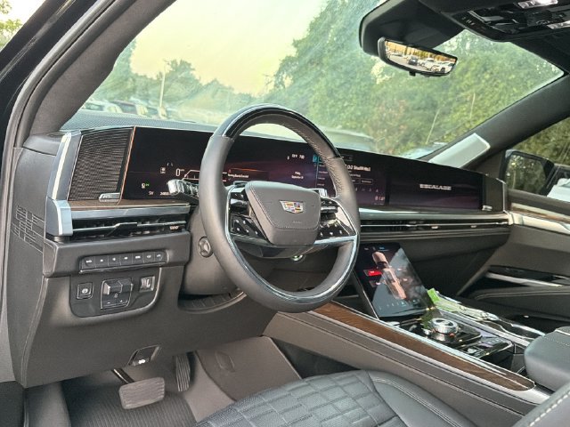 Used 2025 Cadillac Escalade Sport Platinum w/ LPO, ONYX Package AWD/4WD image 10