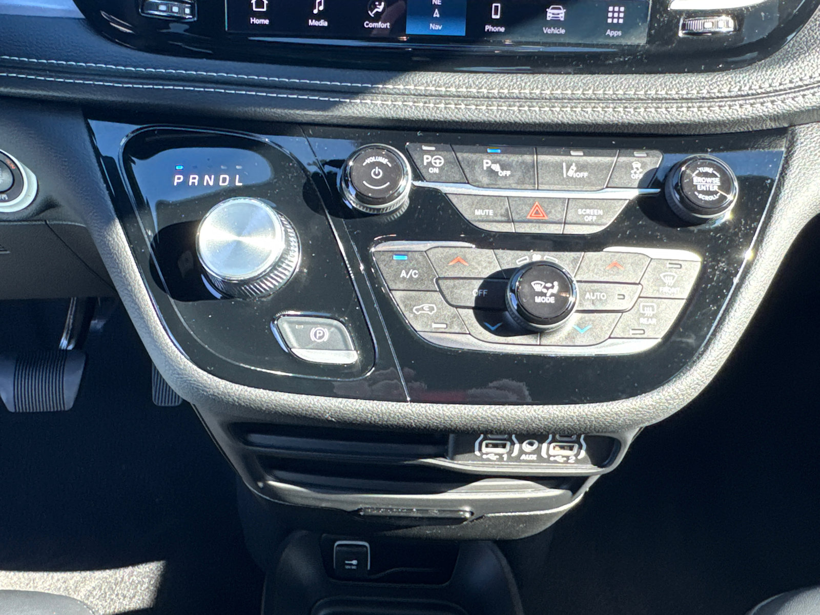 Used 2024 Chrysler Pacifica Limited image 12