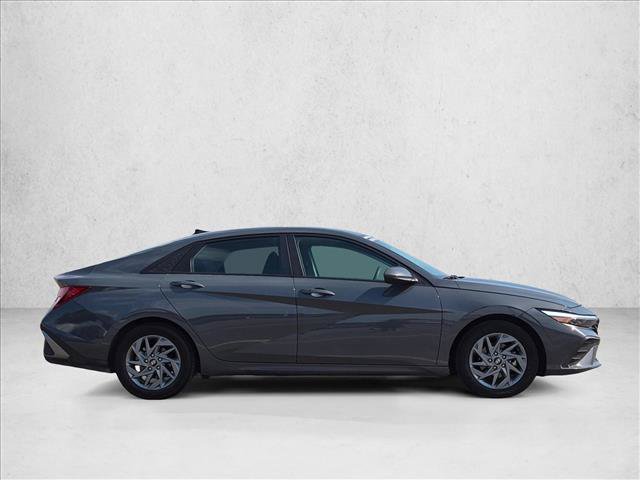 Used 2024 Hyundai Elantra SEL FWD video 4