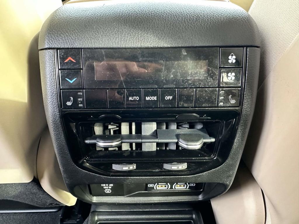 Used 2022 Jeep Grand Cherokee L Limited AWD/4WD image 17