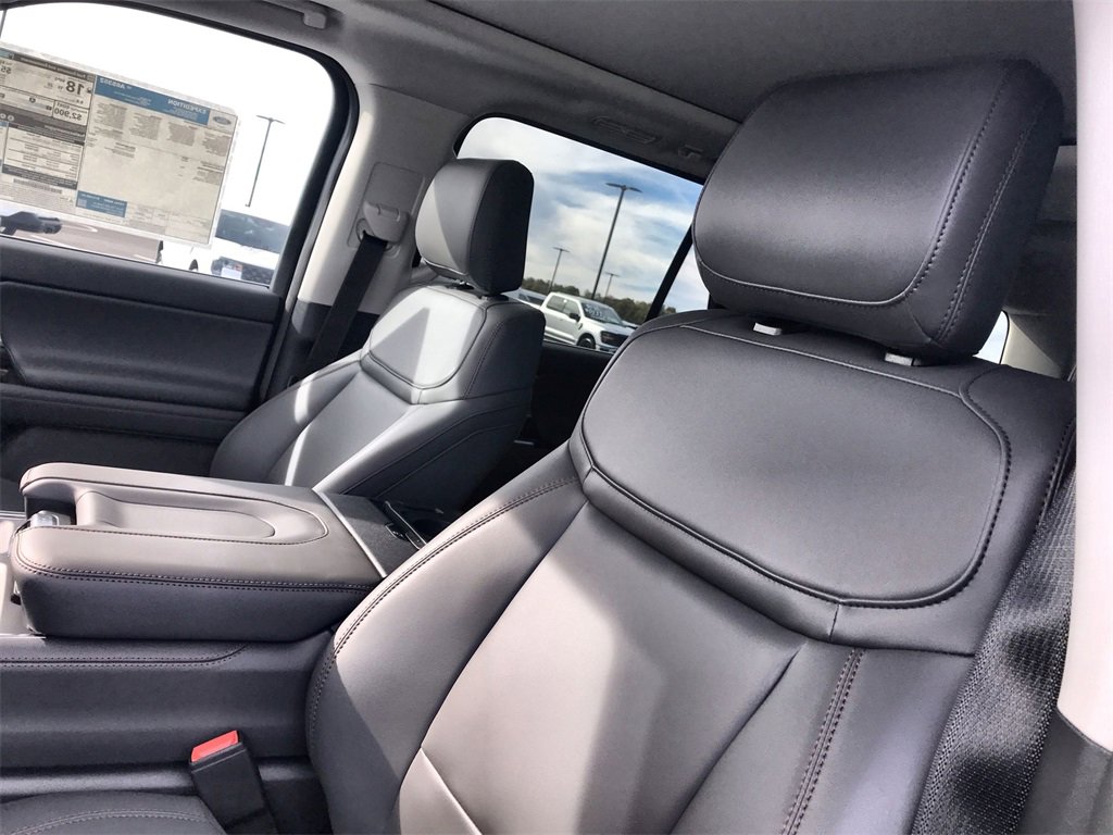 New 2025 Ford Expedition Active image 11