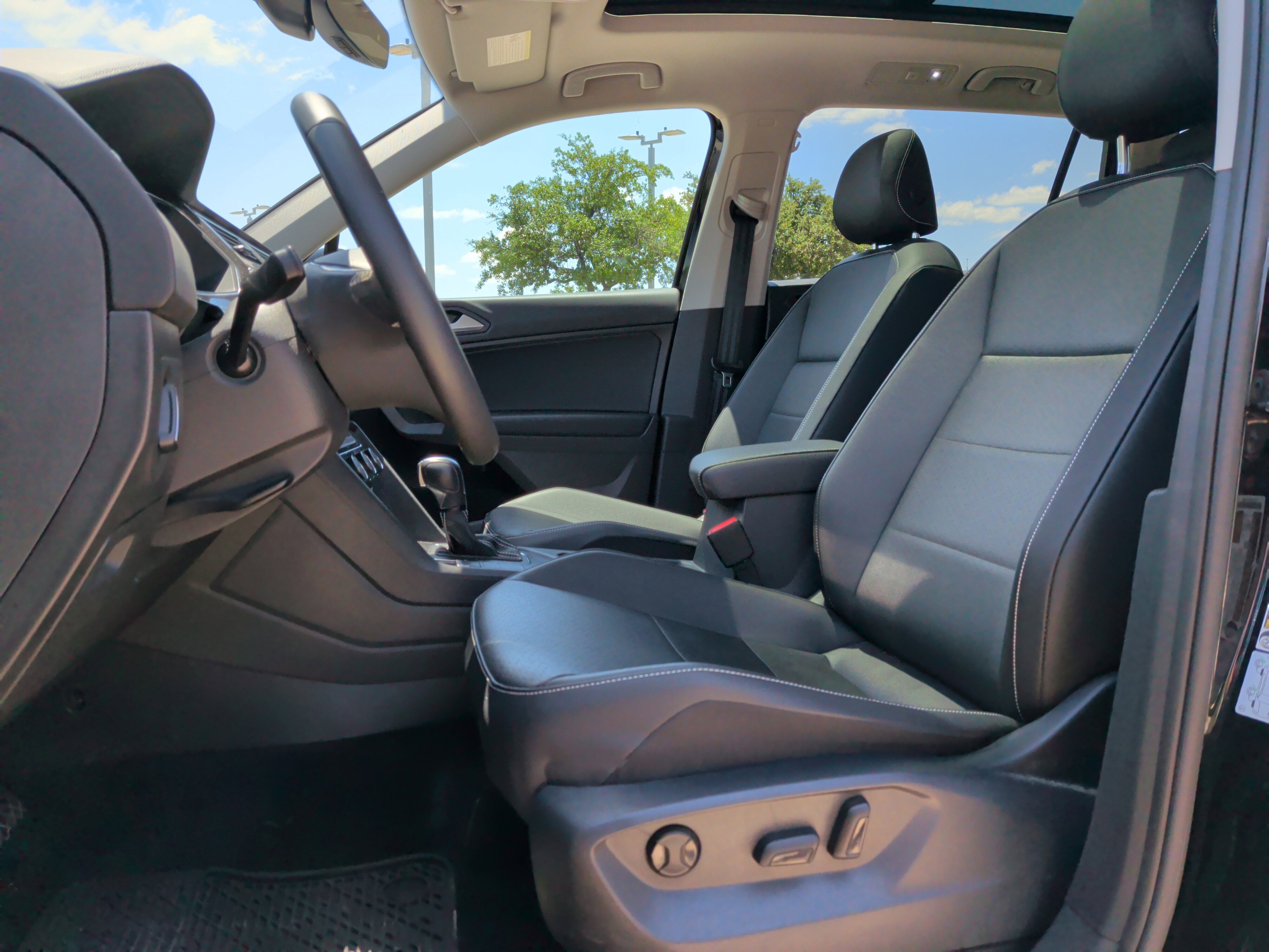 Used 2021 Volkswagen Tiguan SEL w/ 3-Row Tiguan MDO Package FWD image 17