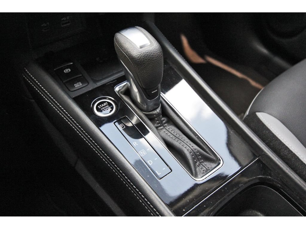 Used 2023 Nissan Kicks SR w/ SR Premium Package FWD image 13