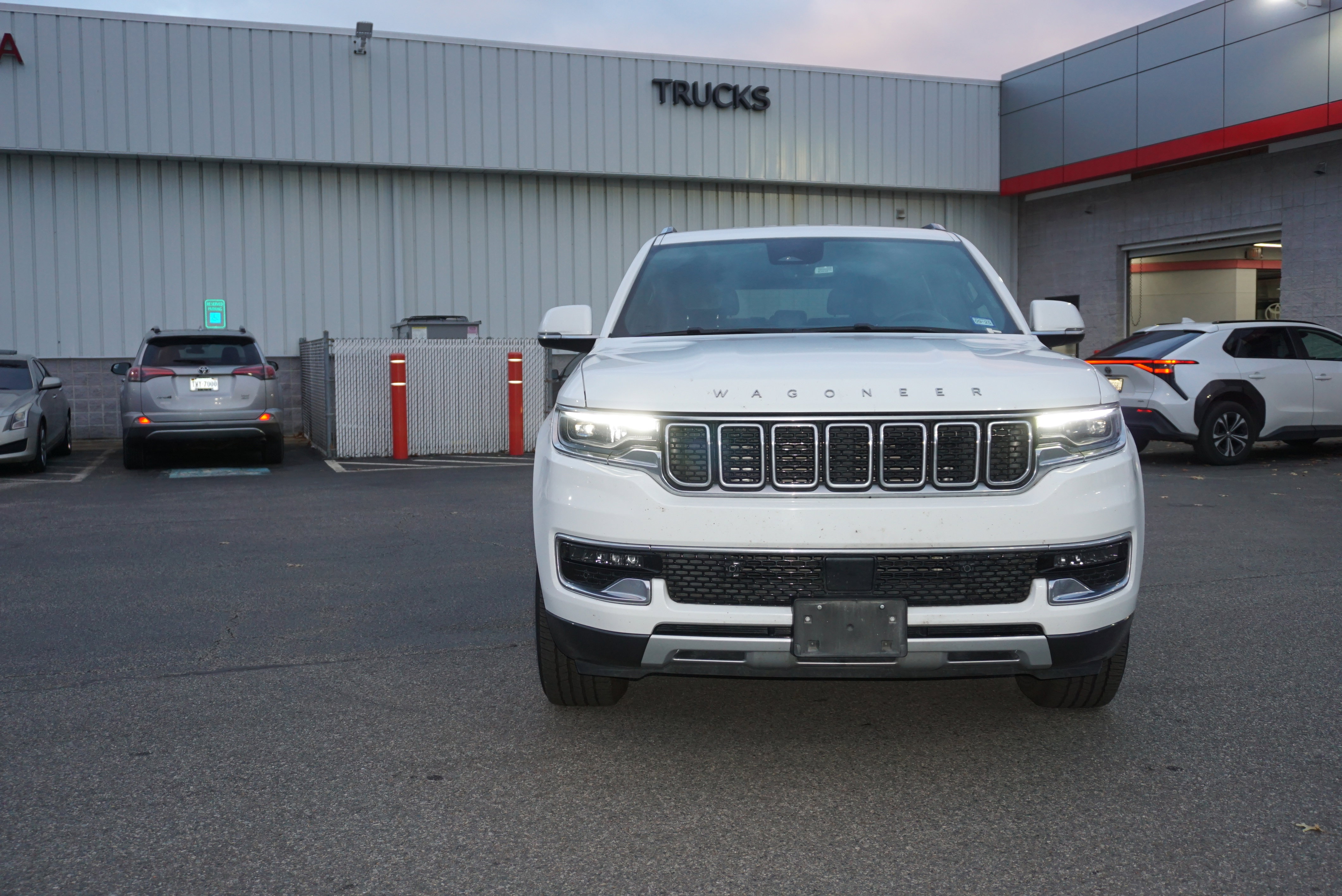 Used 2022 Jeep Wagoneer Series II image 2