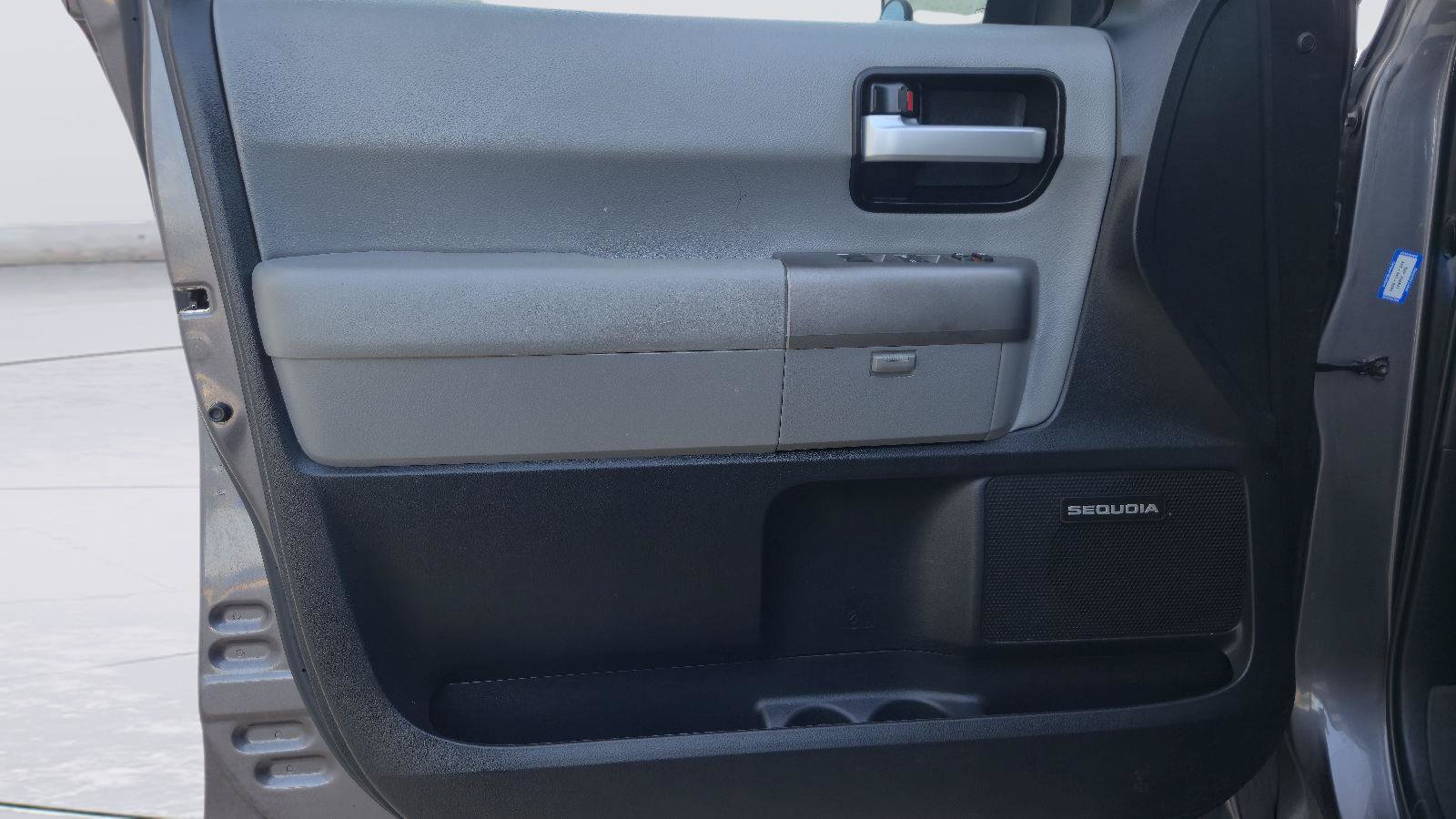 Used 2015 Toyota Sequoia Limited RWD image 12