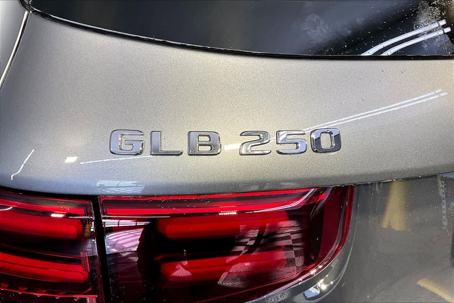 New 2026 Mercedes-Benz GLB 250 4MATIC image 6