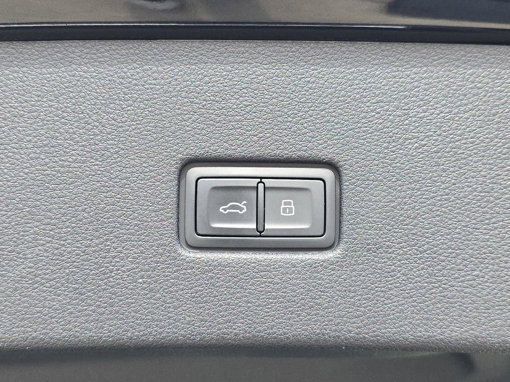 Certified 2025 Audi RS Q8 performance image 18