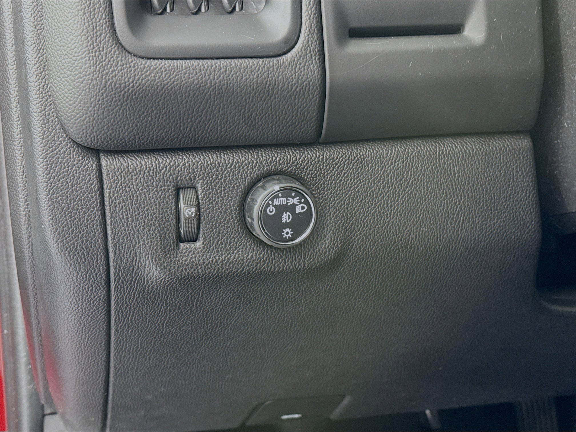 Used 2015 Chevrolet Colorado LT w/ LT Convenience Package image 10