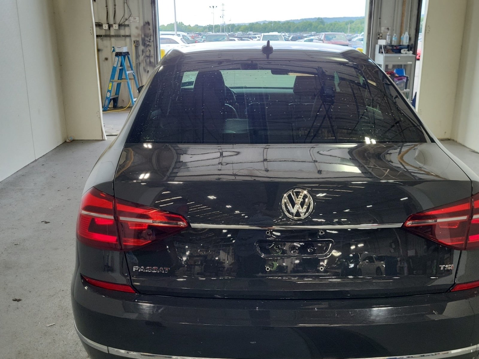 Used 2017 Volkswagen Passat 1.8T R-Line FWD image 4