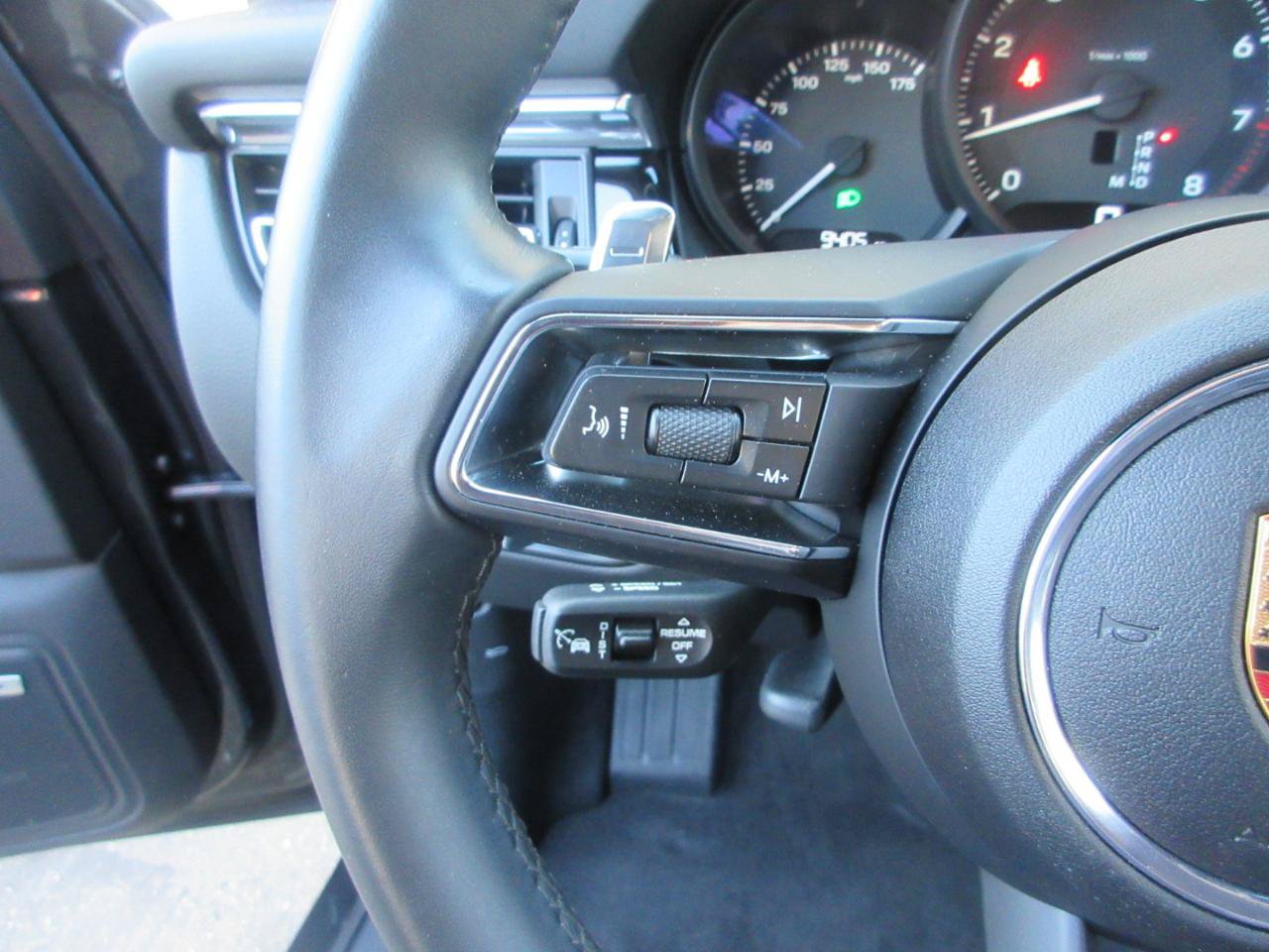 Used 2025 Porsche Macan w/ Premium Package Plus AWD/4WD image 52