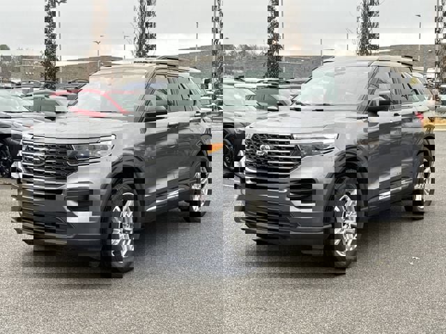 Used 2022 Ford Explorer XLT image 4