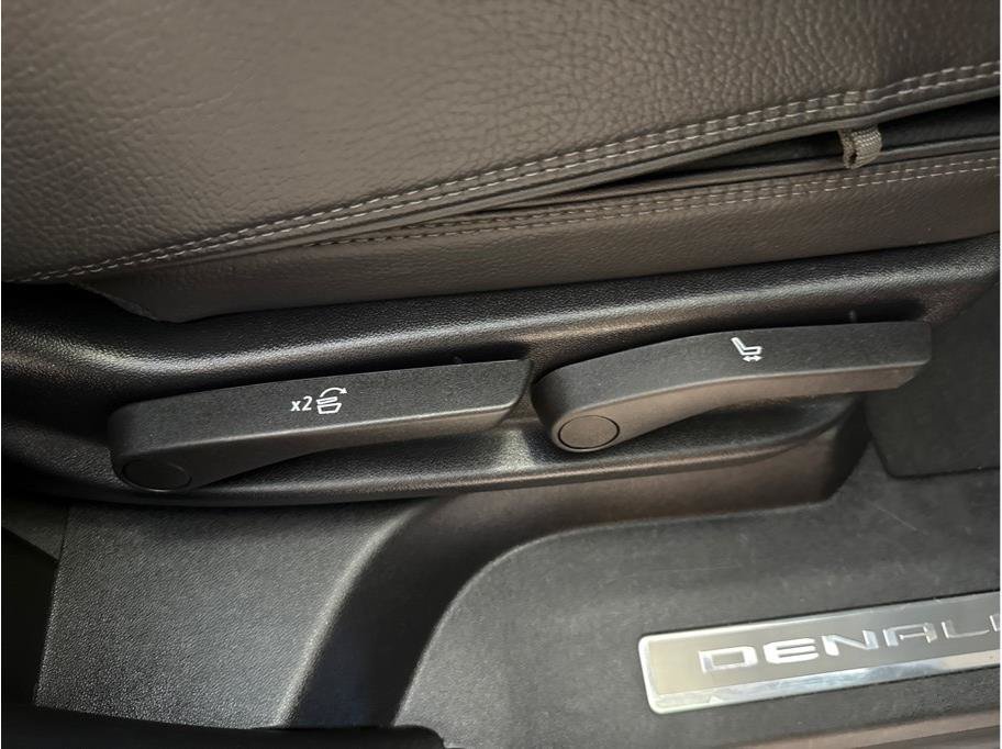 Used 2025 GMC Yukon Denali AWD/4WD image 50