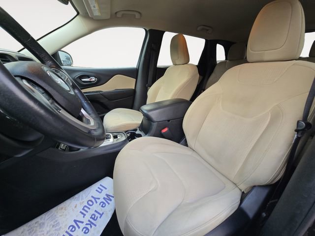 Used 2016 Jeep Cherokee Latitude w/ Safety/Convenience Group image 9