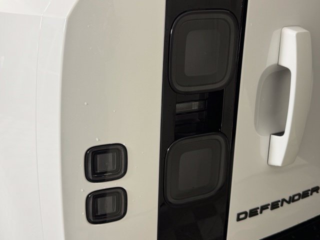 New 2026 Land Rover Defender 110 X-Dynamic SE AWD/4WD image 13