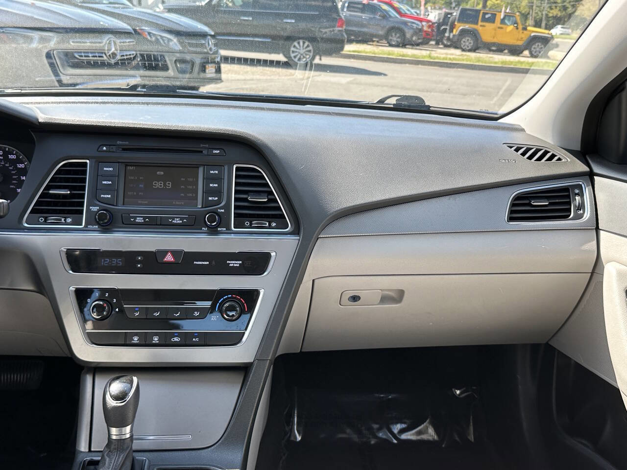 Used 2015 Hyundai Sonata SE w/ Option Group 09 FWD image 18