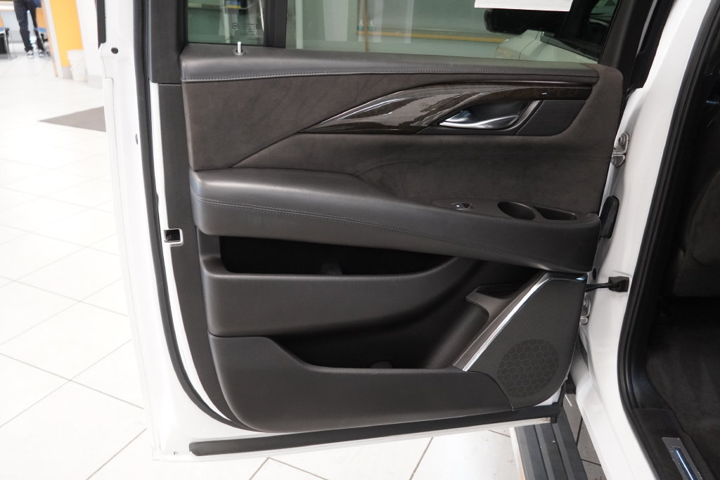 Used 2017 Cadillac Escalade ESV Platinum AWD/4WD image 22