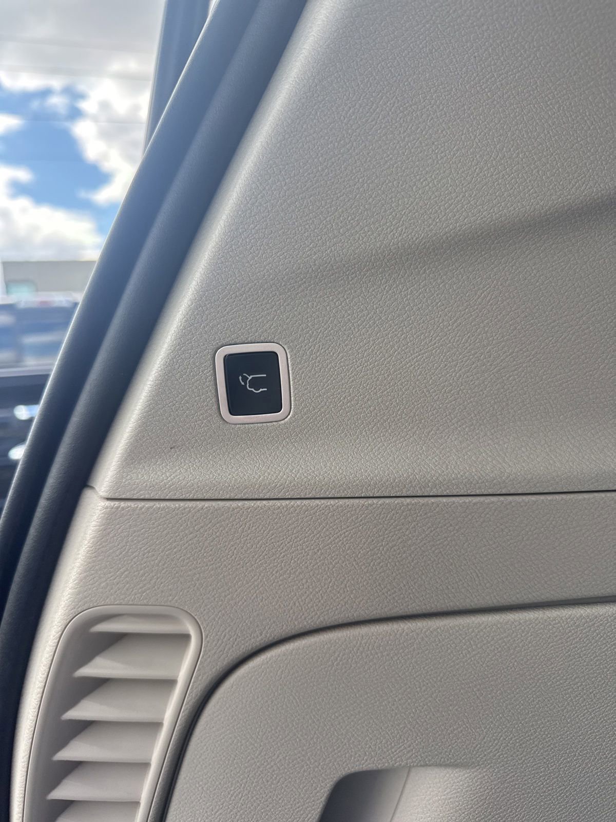 Used 2017 Chrysler Pacifica Touring-L FWD image 27