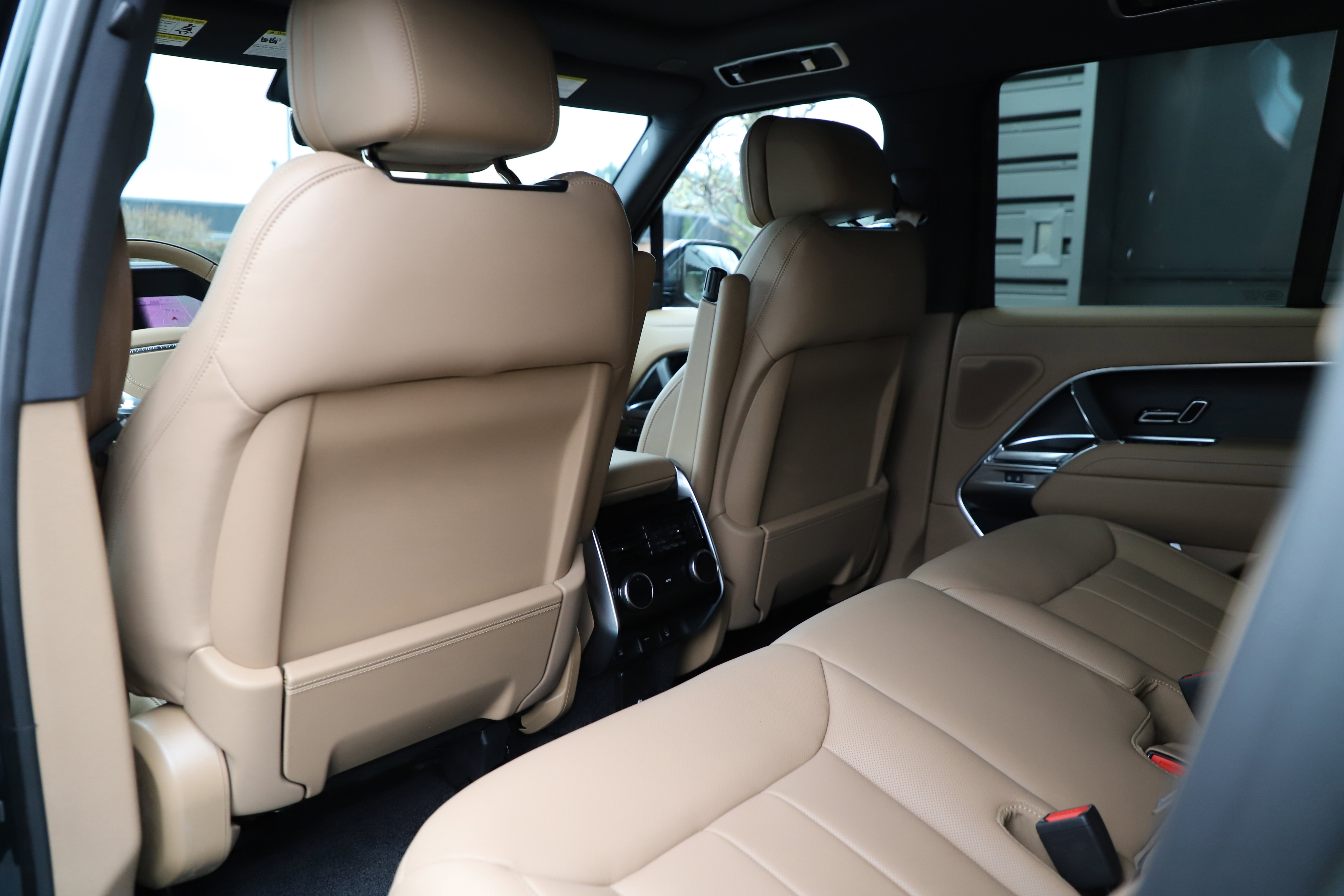 New 2026 Land Rover Range Rover SE image 13