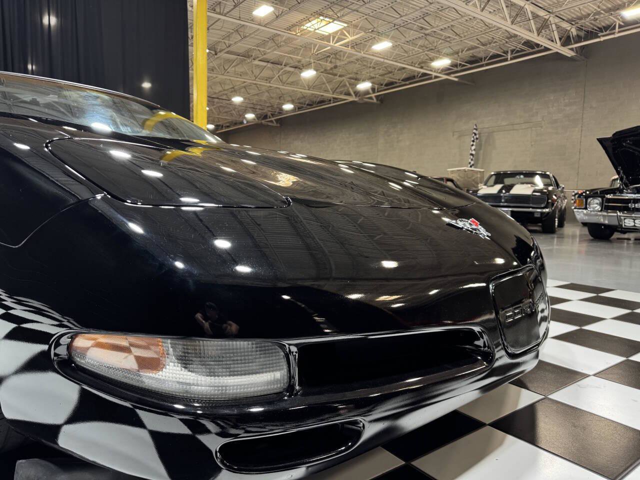 Used 2004 Chevrolet Corvette Coupe w/ Roof Package image 18