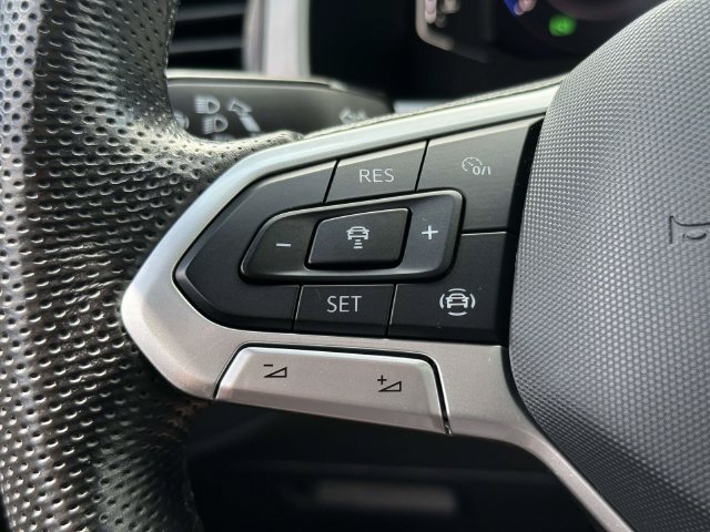 Used 2020 Volkswagen Atlas Cross Sport SEL Premium R-Line AWD/4WD image 24