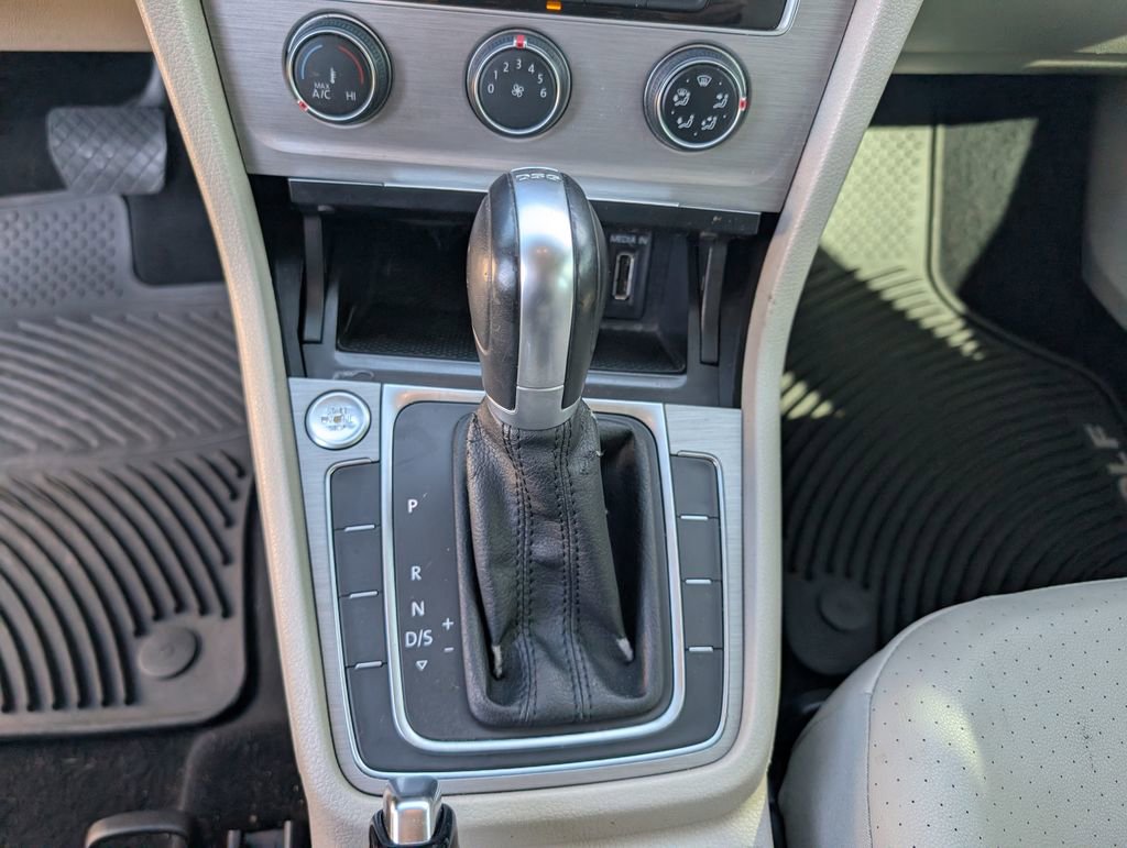 Used 2015 Volkswagen Golf TDI S image 22