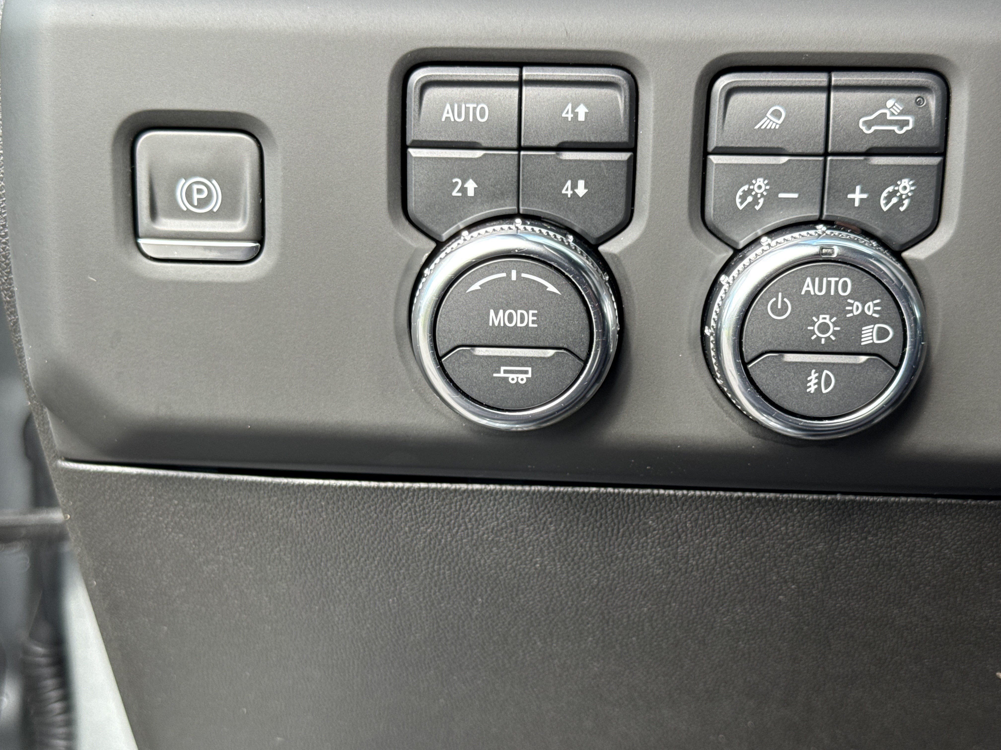 Used 2024 GMC Sierra 2500 AT4 w/ AT4 Premium Plus Package AWD/4WD image 18