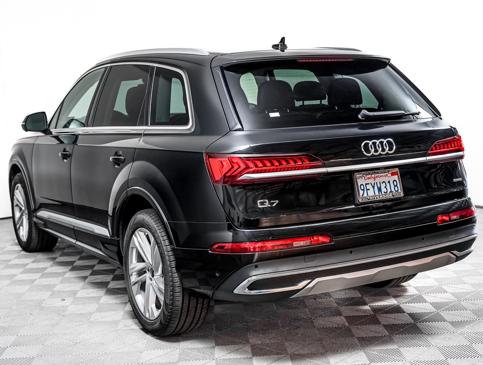 Used 2023 Audi Q7 3.0T Premium Plus w/ Premium Plus Package image 2